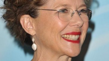 Curly crop with defined curls