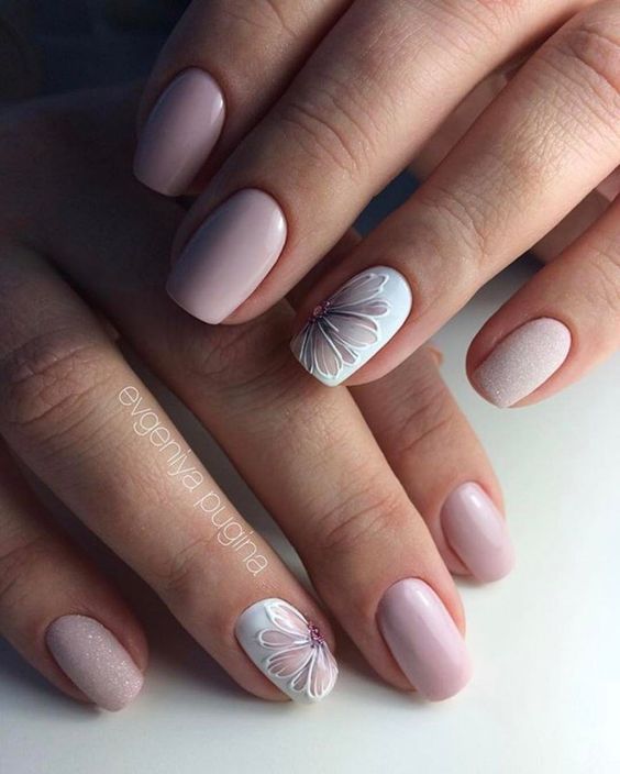 Dainty Floral Accents nails