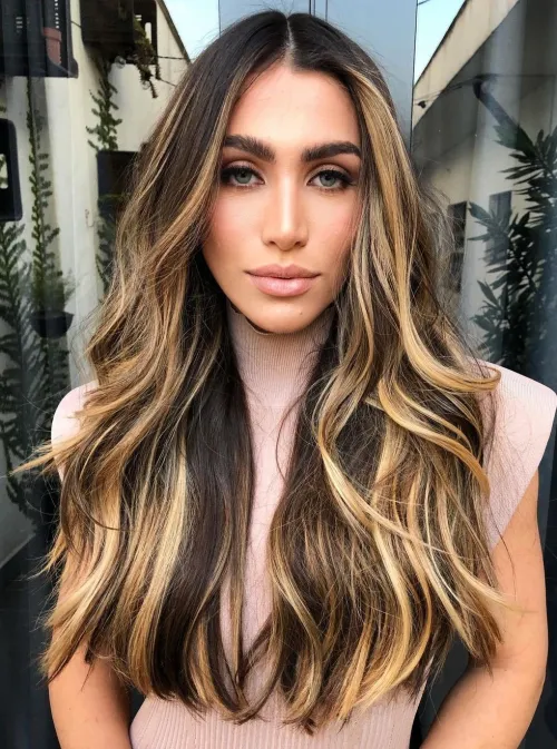Chunky caramel highlights for a retro look