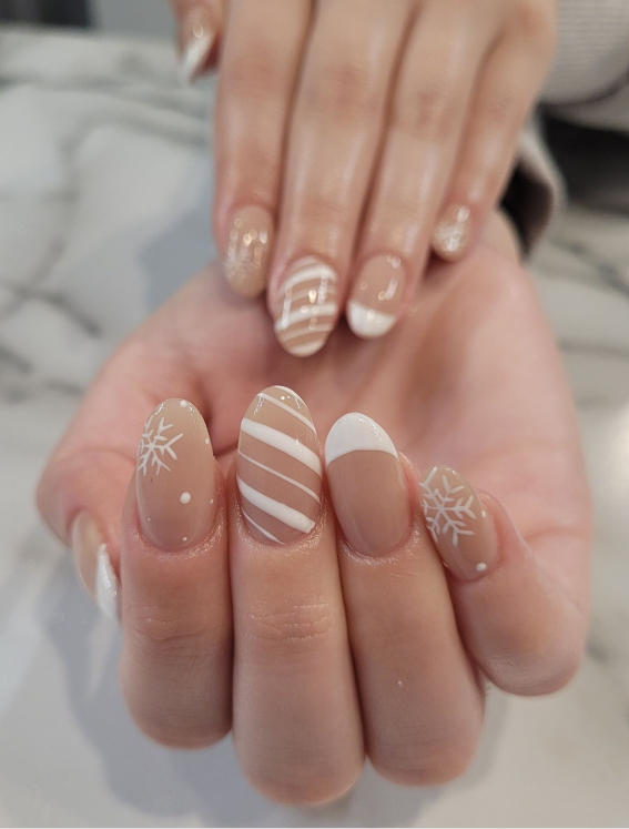 Minimalist Stripes nails