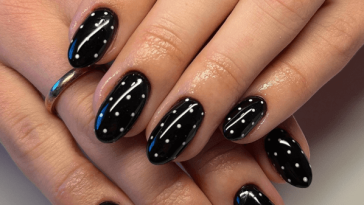 black winter nail -polka dot
