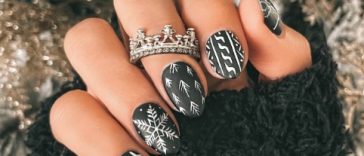 Mixed Pattern Christmas nails