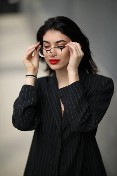 apply makeup for woman with glasses