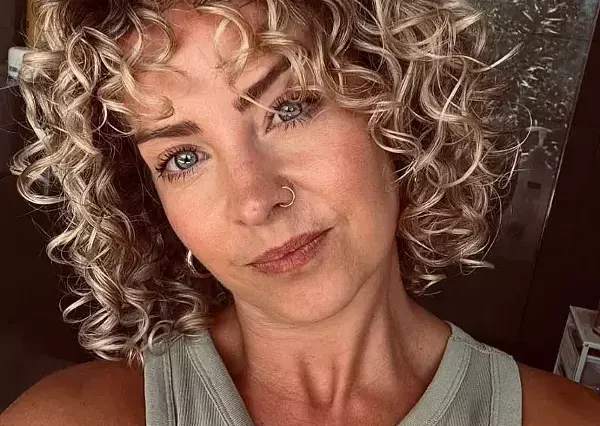 short curly hair for women over 40